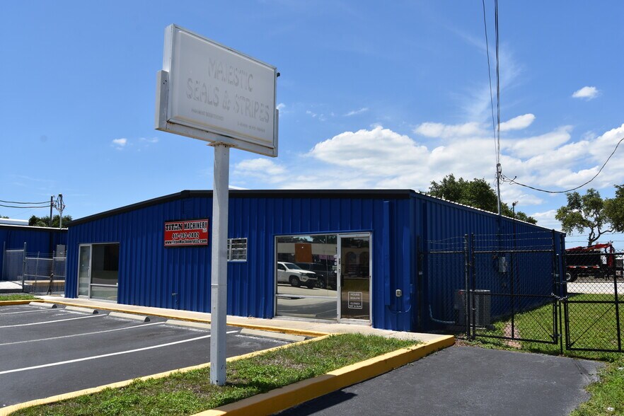 2064 Range Rd, Clearwater, FL à louer - Photo de l’immeuble – Image 3 sur 14