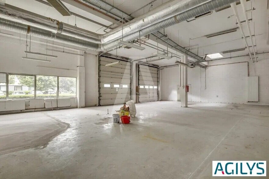 Local d’activités dans Antony à louer - Photo de l’immeuble – Image 2 sur 8