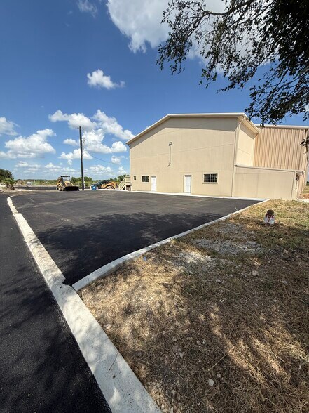 3411 FM465, Seguin, TX à louer - Photo de l’immeuble – Image 3 sur 32