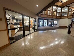 1700 S 1st Ave, Iowa City, IA à louer Photo intérieure– Image 2 sur 31