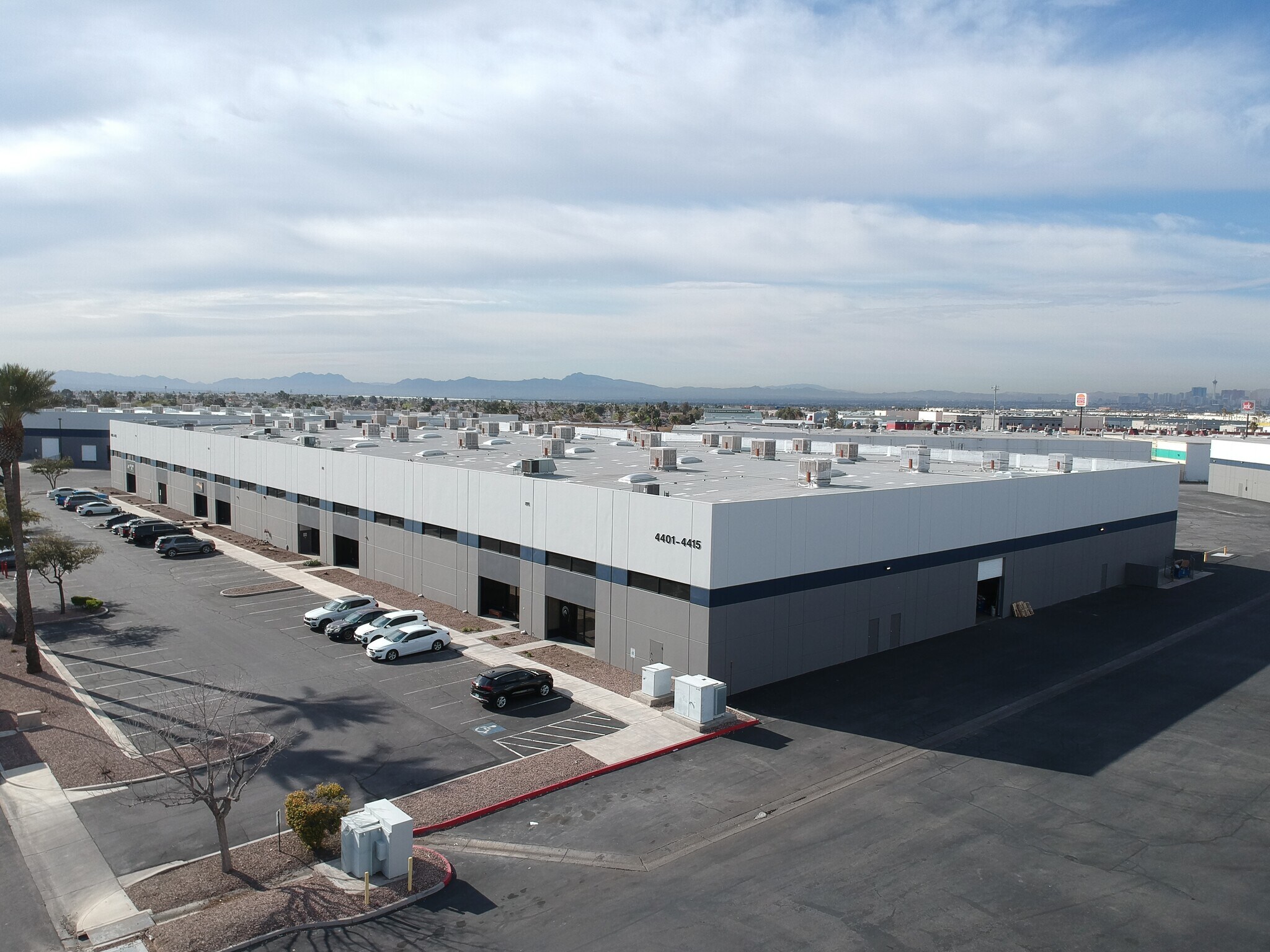 4401-4415 McGuire St, North Las Vegas, NV à louer Photo principale– Image 1 sur 2