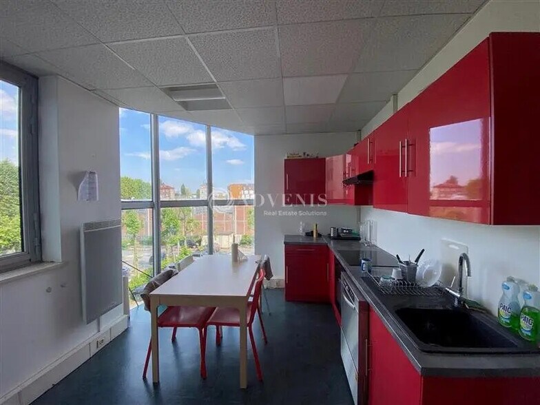 Bureau dans Neuilly-Plaisance à louer - Photo de l’immeuble – Image 3 sur 8