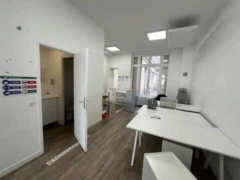Local commercial dans Paris à louer - Photo de l’immeuble – Image 3 sur 9