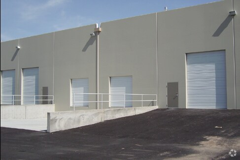377 N Marshall Way, Layton, UT à louer - Photo de l’immeuble – Image 2 sur 2