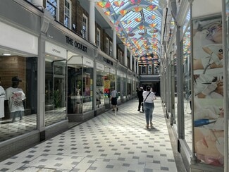 Plus de détails pour Bourges Blvd, Peterborough - Local commercial à louer