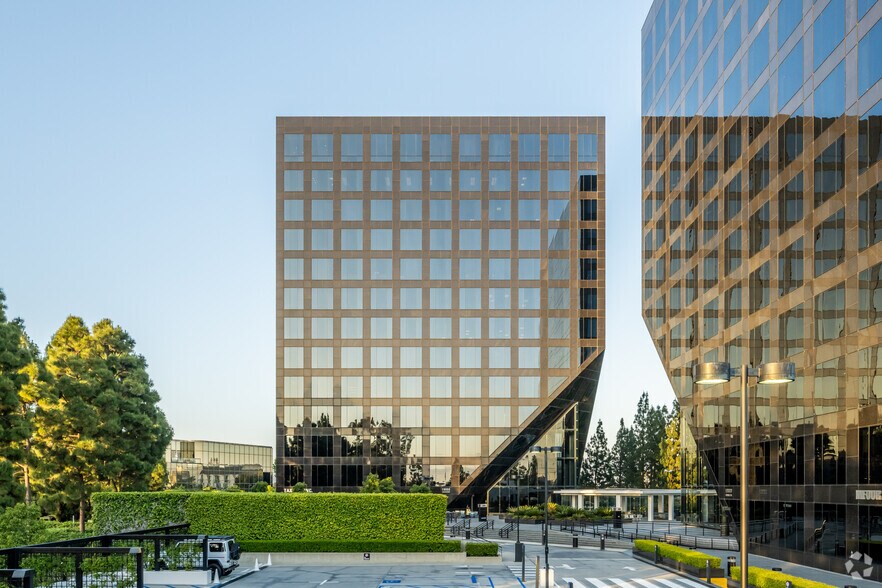 19900 MacArthur Blvd, Irvine, CA à louer - Photo de l’immeuble – Image 2 sur 6