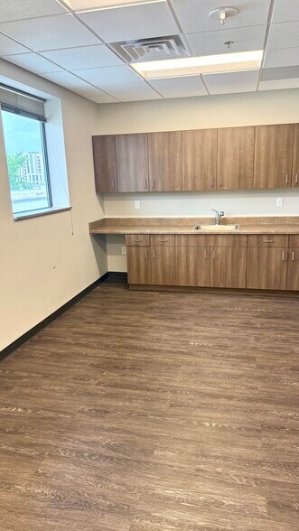 345 W Washington Ave, Madison, WI à louer - Photo de l’immeuble – Image 2 sur 32