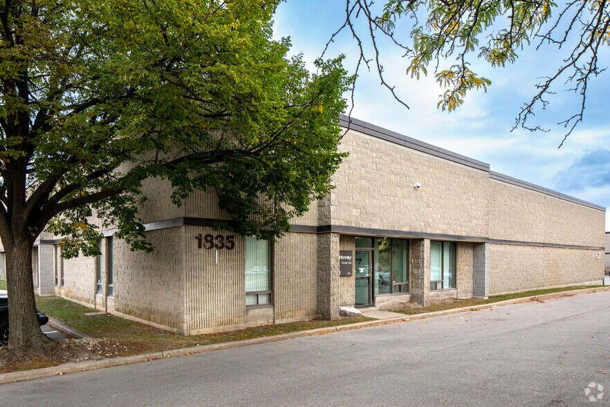 1835 Meyerside Dr, Mississauga, ON à louer - Photo principale – Image 1 sur 2