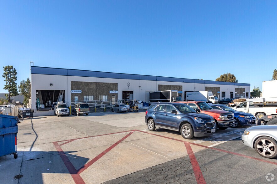 9369 Dowdy Dr, San Diego, CA à louer - Photo de l’immeuble – Image 3 sur 5