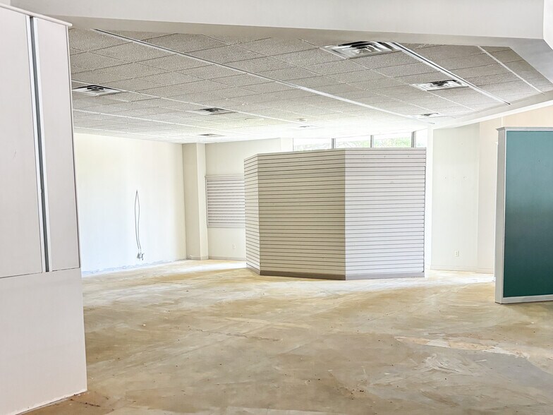 7705 Quaker Ave, Lubbock, TX à louer - Photo de l’immeuble – Image 2 sur 73