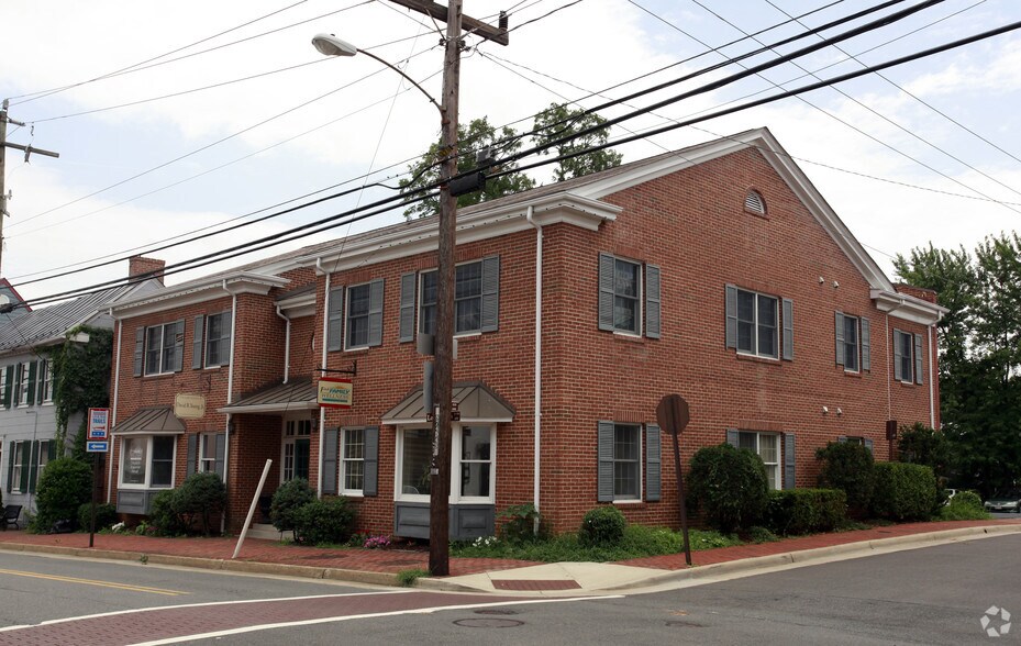 15 Loudoun St SW, Leesburg, VA à vendre - Photo de l’immeuble – Image 1 sur 5
