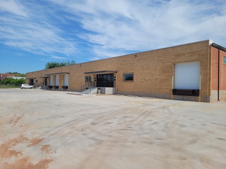 406 Oak St, Wichita Falls, TX à louer - Photo de l’immeuble – Image 3 sur 27
