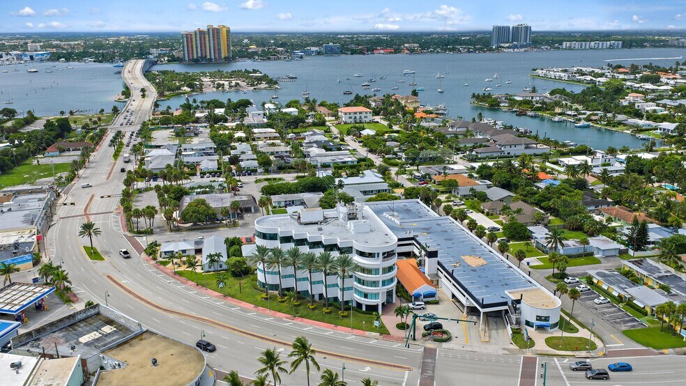 2655 N Ocean Dr, Riviera Beach, FL à louer - Photo de l’immeuble – Image 3 sur 30