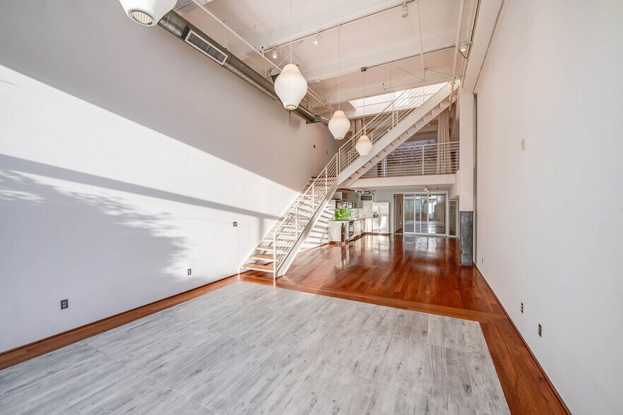 1850 E Industrial St, Los Angeles, CA à louer - Photo de l’immeuble – Image 1 sur 17