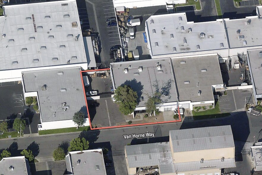 1170 N Van Horne Way, Anaheim, CA à louer - Photo de l’immeuble – Image 2 sur 4