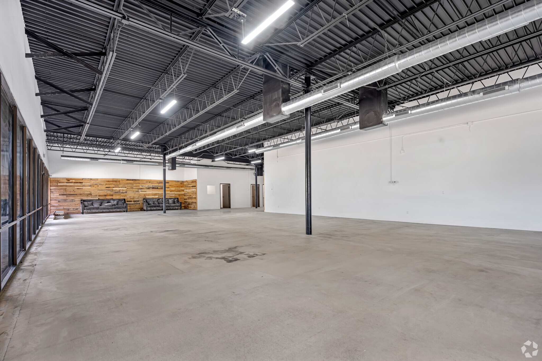 3150 Premier Dr, Irving, TX à louer Photo de l’immeuble– Image 1 sur 6