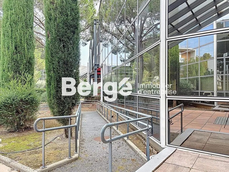 Bureau dans Valbonne à louer - Photo de l’immeuble – Image 1 sur 6