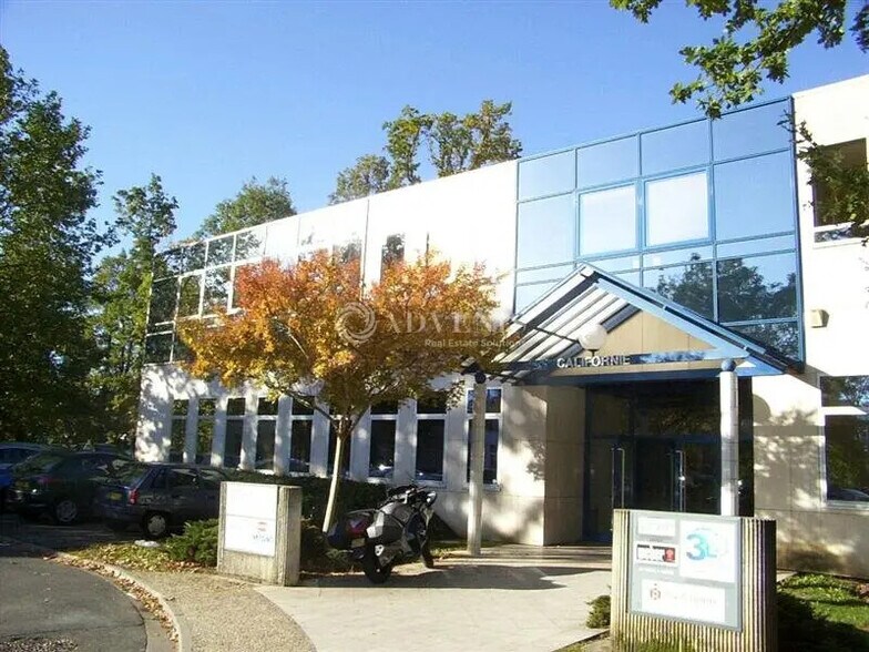 Bureau dans Éragny à louer - Photo de l’immeuble – Image 1 sur 9