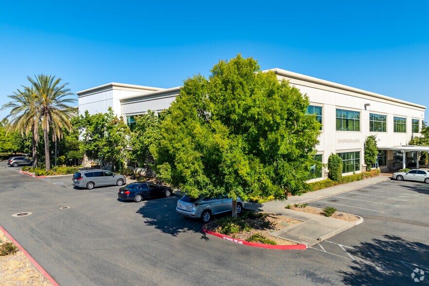 2440 Gold River Rd, Rancho Cordova, CA à louer - Photo de l’immeuble – Image 2 sur 32
