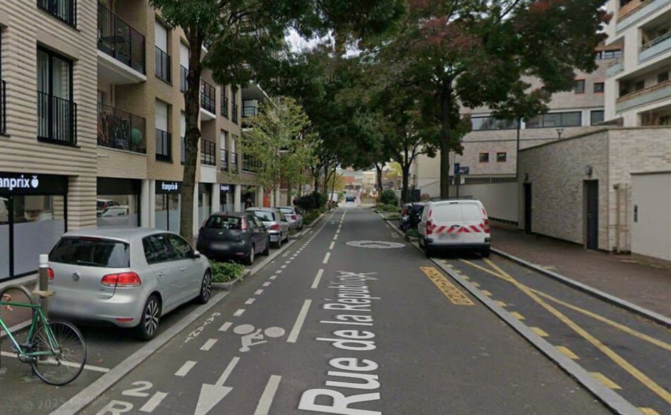 Local commercial dans Suresnes à louer - Photo de l’immeuble – Image 2 sur 4