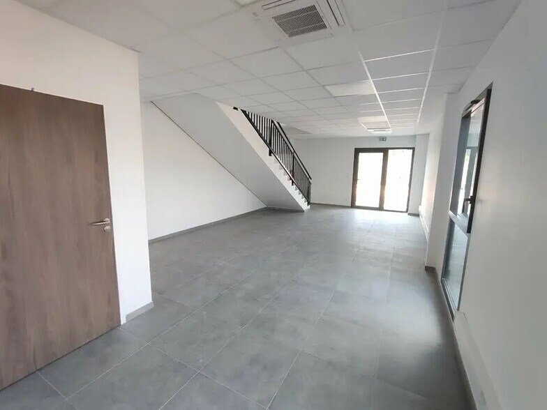 Local d'activités dans Villette-d'Anthon à vendre - Photo intérieure – Image 2 sur 9