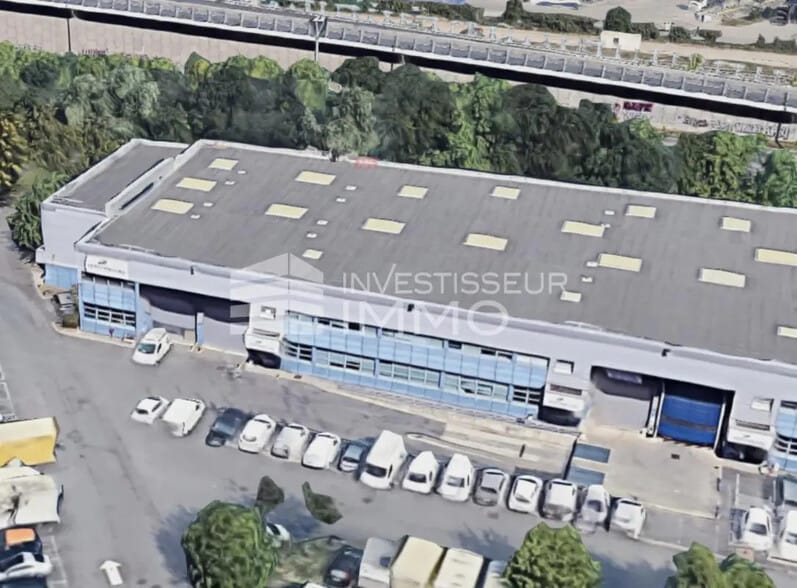 Local d’activités dans La Courneuve à louer - Photo de l’immeuble – Image 1 sur 4