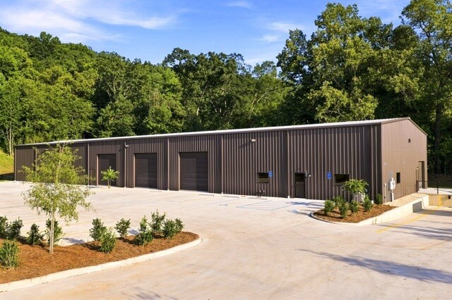 300 Midridge Ln, Pelham, AL à louer Photo de l’immeuble– Image 1 sur 21