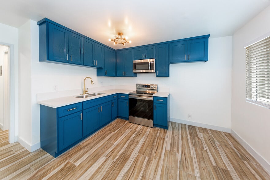 1332 Walnut Ave, Long Beach, CA à vendre - Photo de l’immeuble – Image 3 sur 13