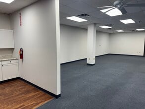 1300 Diamond Springs Rd, Virginia Beach, VA à louer Photo intérieure– Image 2 sur 6