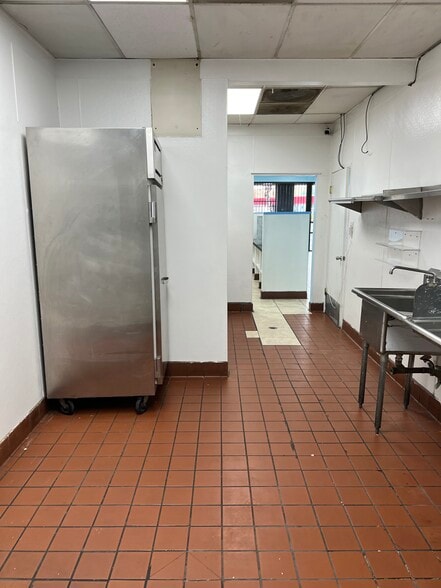 2500 San Jose Dr, Antioch, CA à louer - Photo intérieure – Image 2 sur 9