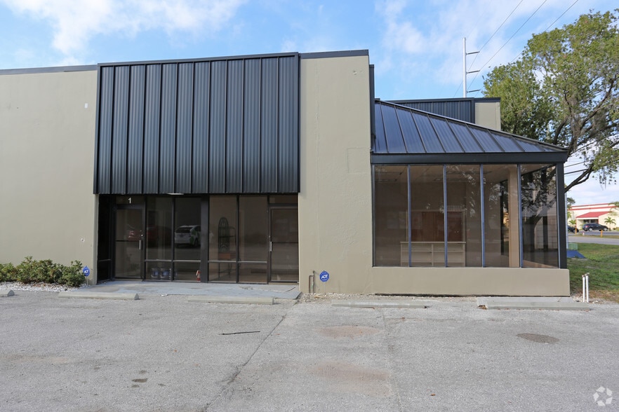 201 E Douglas Rd, Oldsmar, FL à louer - Photo de l’immeuble – Image 3 sur 21