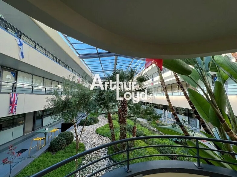 Bureau dans Valbonne à louer - Photo de l’immeuble – Image 2 sur 12