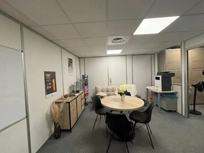 Plus de détails pour Bureau à louer