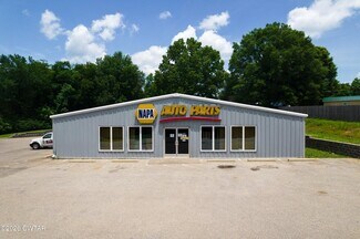 Plus de détails pour 342 N Church Ave, Henderson, TN - Local commercial à vendre