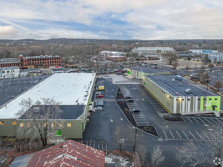 40 Green River Way, Watertown, MA à louer - Photo de l’immeuble – Image 2 sur 3