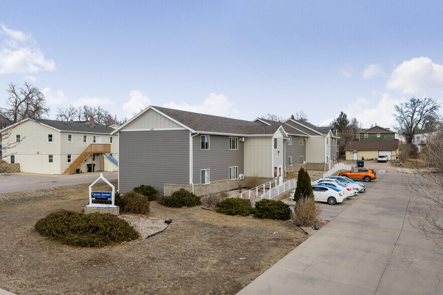 626 N 1st St, Rapid City, SD à vendre - Photo de l’immeuble – Image 2 sur 18