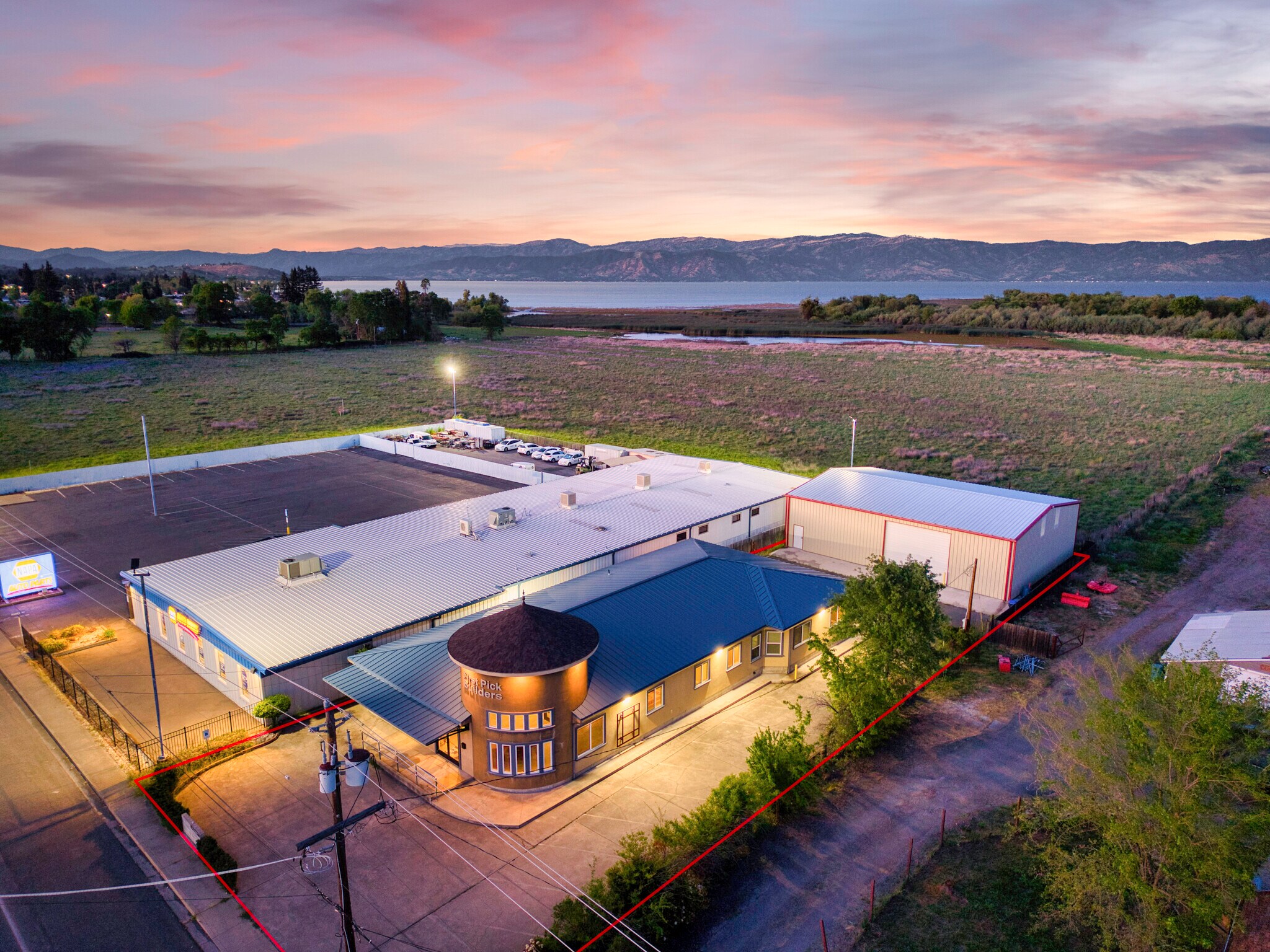 2480 S Main St, Lakeport, CA à vendre Photo principale– Image 1 sur 31