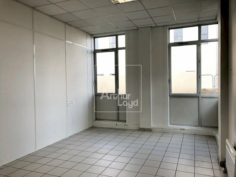 Bureau dans Lieusaint à vendre - Photo de l’immeuble – Image 2 sur 6