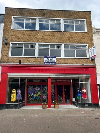 Plus de détails pour 32 Fore St, Trowbridge - Local commercial à vendre
