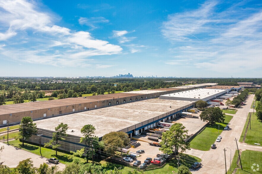 9096 Railwood Dr, Houston, TX à louer - Photo de l’immeuble – Image 1 sur 5