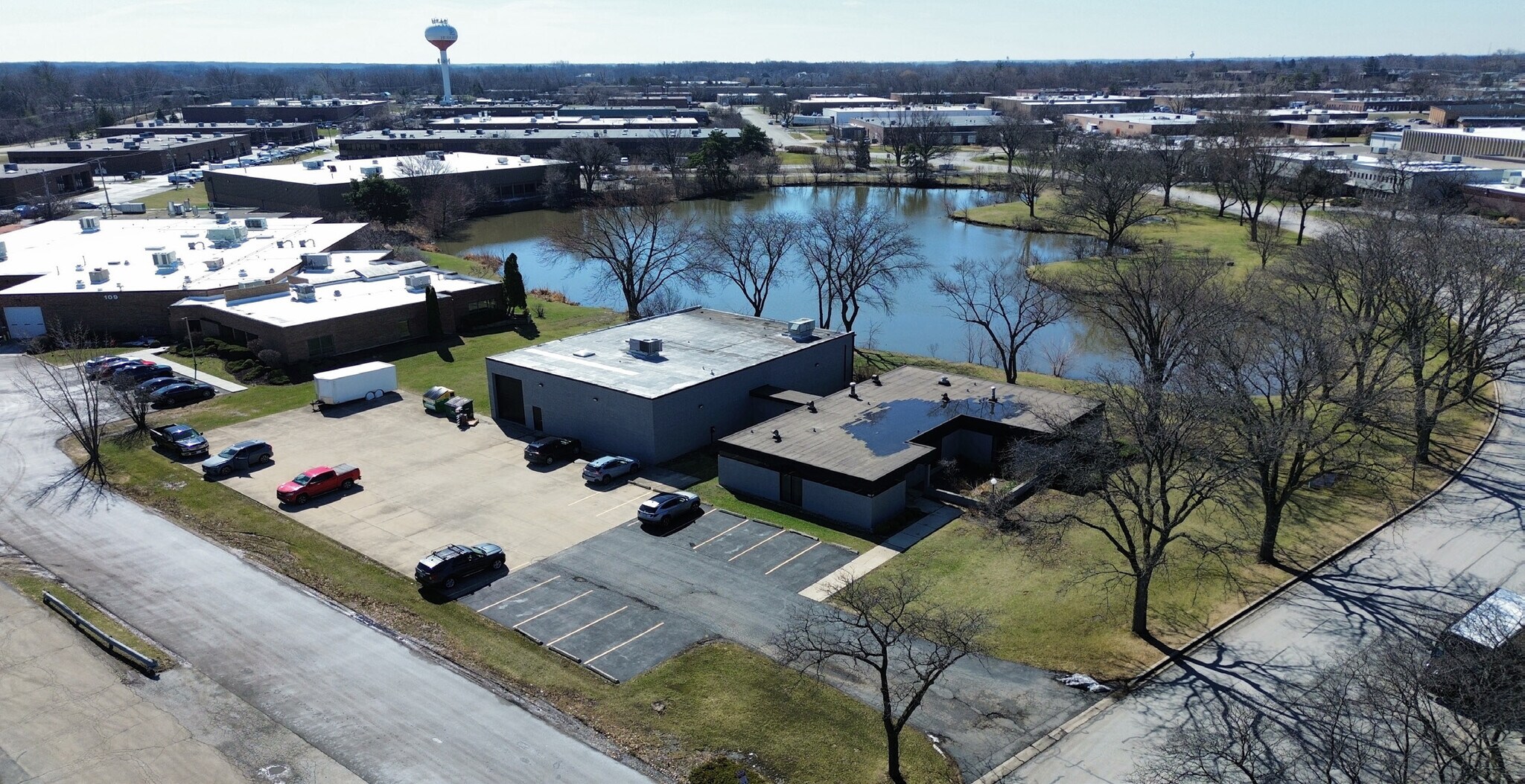 111 Shore Dr, Burr Ridge, IL à vendre Photo principale– Image 1 sur 9