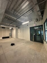 4305 W Madison St, Chicago, IL à louer Photo intérieure– Image 2 sur 4