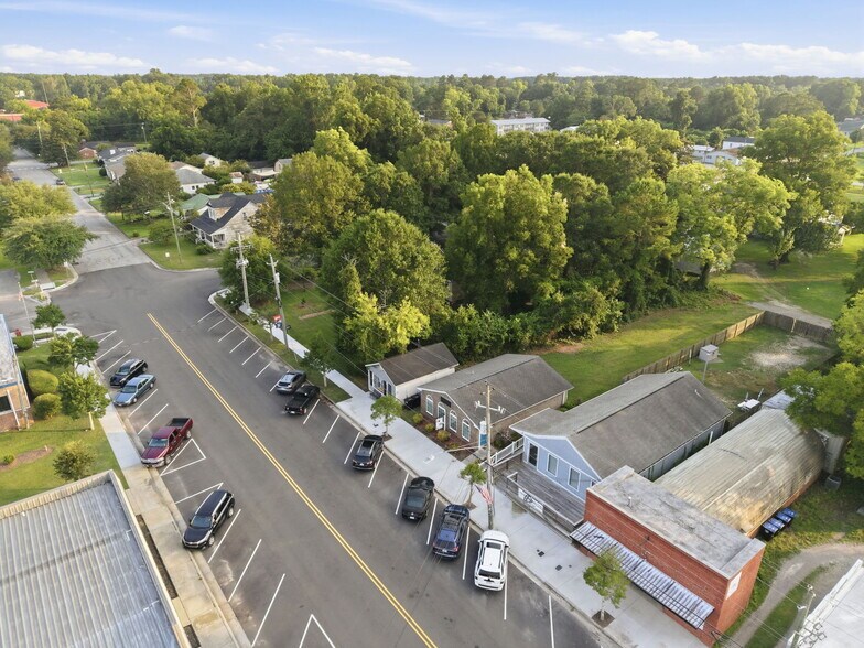 213 S Wright St, Burgaw, NC à vendre - Photo de l’immeuble – Image 3 sur 25