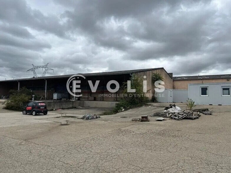 Local d'activités dans Jonage à vendre - Photo de l’immeuble – Image 2 sur 5