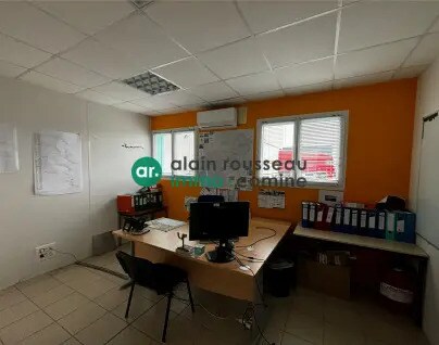 Local d’activités dans SAINT-JEAN-DE-LINIÈRES à louer - Photo intérieure – Image 3 sur 4