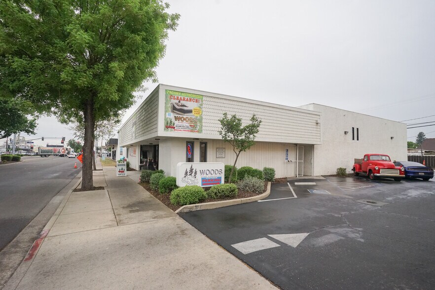 225 Lander Ave, Turlock, CA à vendre - Photo de l’immeuble – Image 2 sur 18