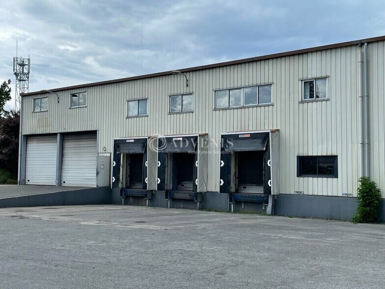 Industriel/Logistique dans Ormes à vendre - Photo de l’immeuble – Image 2 sur 12