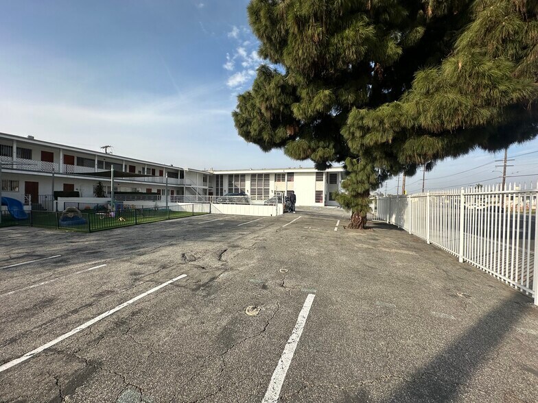 10963 S Western Ave, Los Angeles, CA à louer - Photo de l’immeuble – Image 2 sur 25