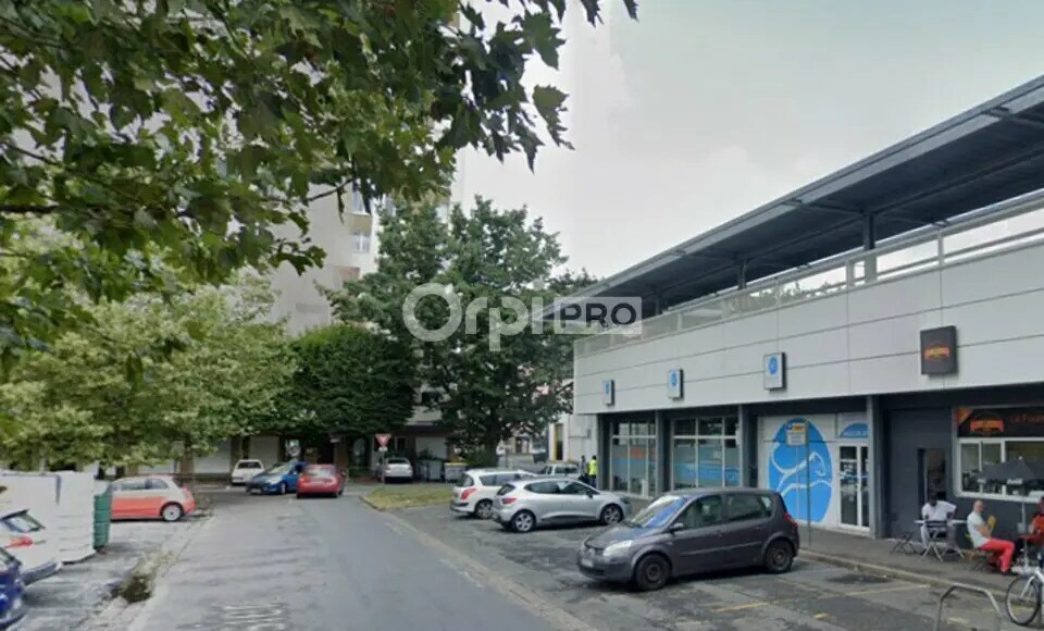 Local commercial dans Pau à louer - Photo de l’immeuble – Image 1 sur 2