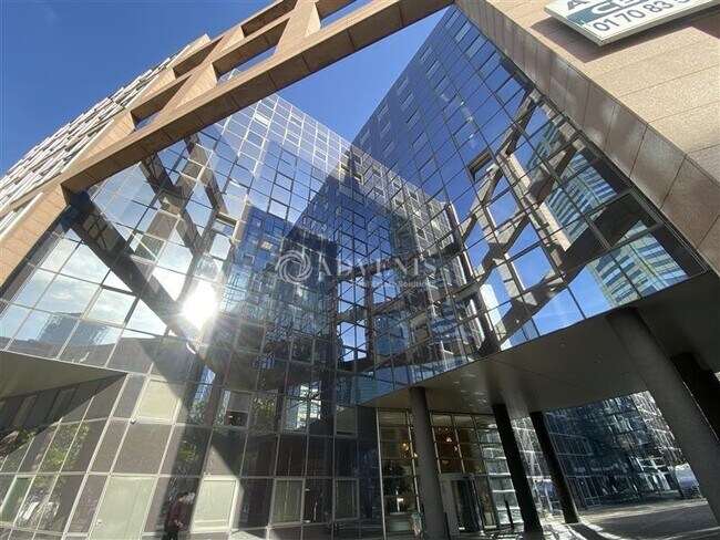Plus de détails pour 22 Place Des Vosges, Courbevoie - Bureau à louer